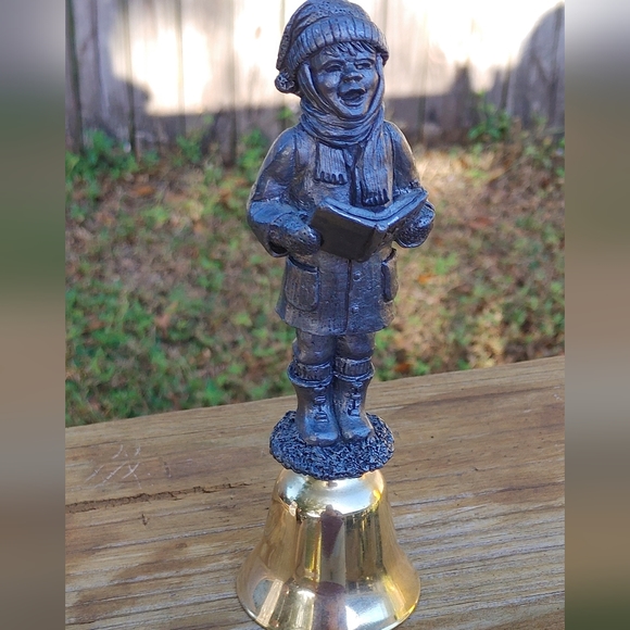 Michael Ricker The Caroler Boy Bell - Picture 3 of 9